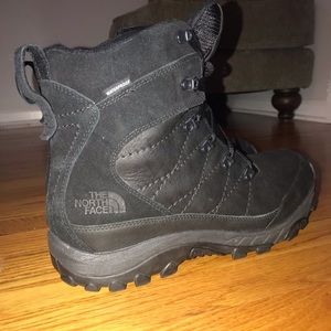 Like new!! Men’s North Face snow boots size 12